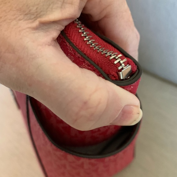 Michael Kors Rasberry Large tote Bag - Picture 4 of 8